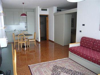 All'adige Aparthotel 2*