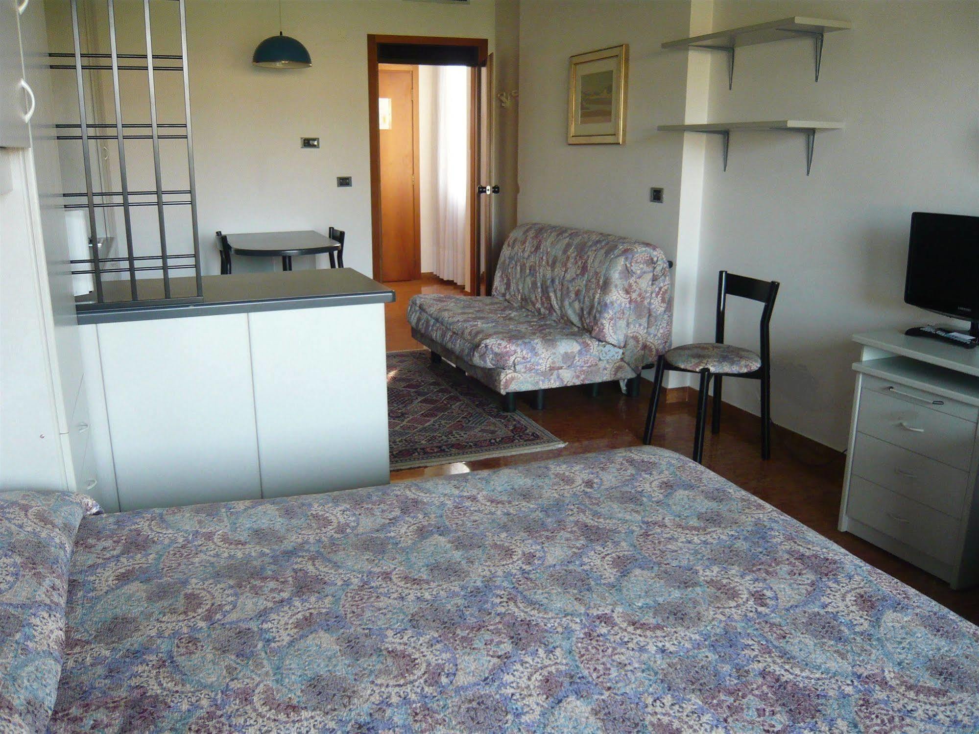 All'adige Aparthotel 2*